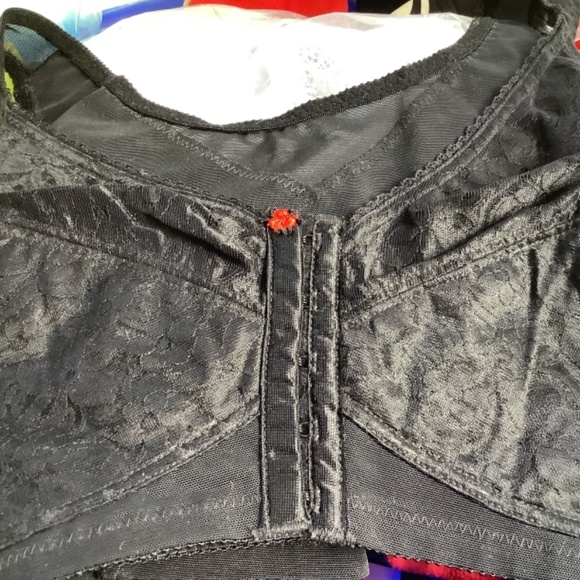 Black Lacy Flattering Bra size 52B flower appliqué Front hook closure NEW - Picture 7 of 7